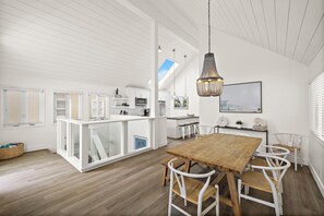 Dining - New Upper Unit Newport Beach House, Steps to Sand (Newport Beach)