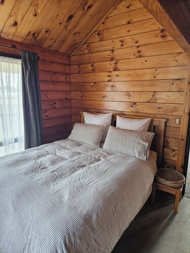 Cosy lockwood on Dieffenbach by Ōpunakē beach