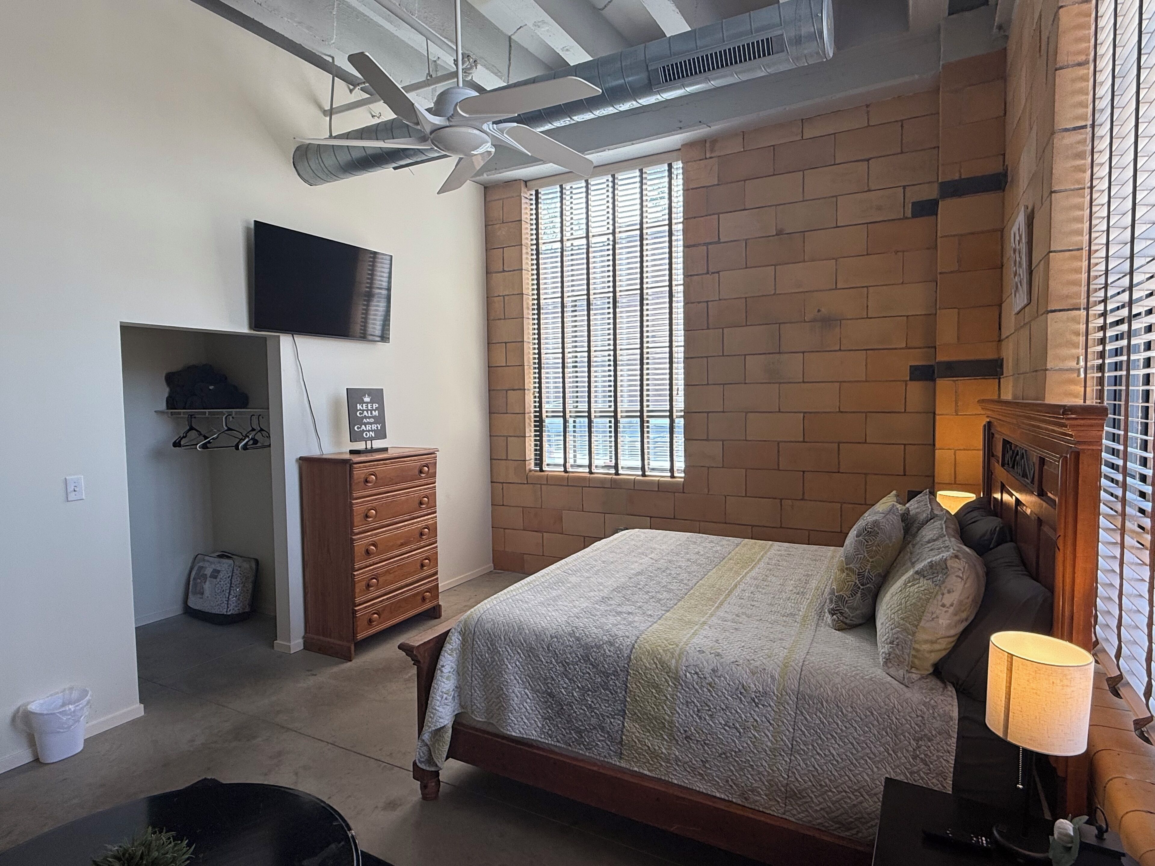 Iron/ironing board, internet, bed sheets