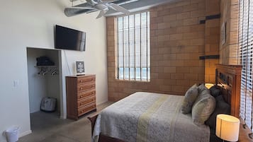 Iron/ironing board, internet, bed sheets