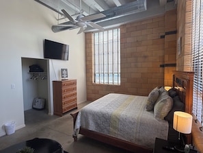 2 bedrooms, iron/ironing board, internet, bed sheets