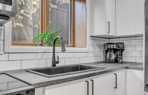 Private kitchen - Adorable 1-bedroom apartment with AC in charming Québec (Québec)