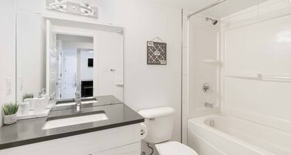 Chic 2BR Kensington Suite. Home-Away-From-Home