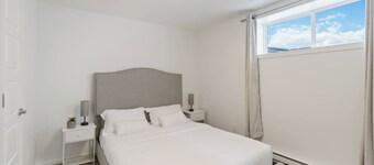 Chic 2BR Kensington Suite. Home-Away-From-Home