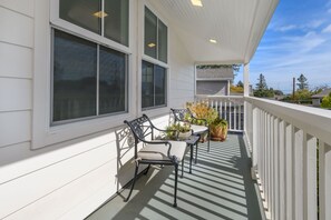 Property grounds - Lovely, 2-bedroom house in charming Corte Madera. Great Location! (Corte Madera)