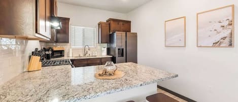 Coffee/tea maker, fridge, microwave, oven