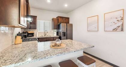 2BR/2BA Coastal Home • King Bed • Smart TVs (A)
