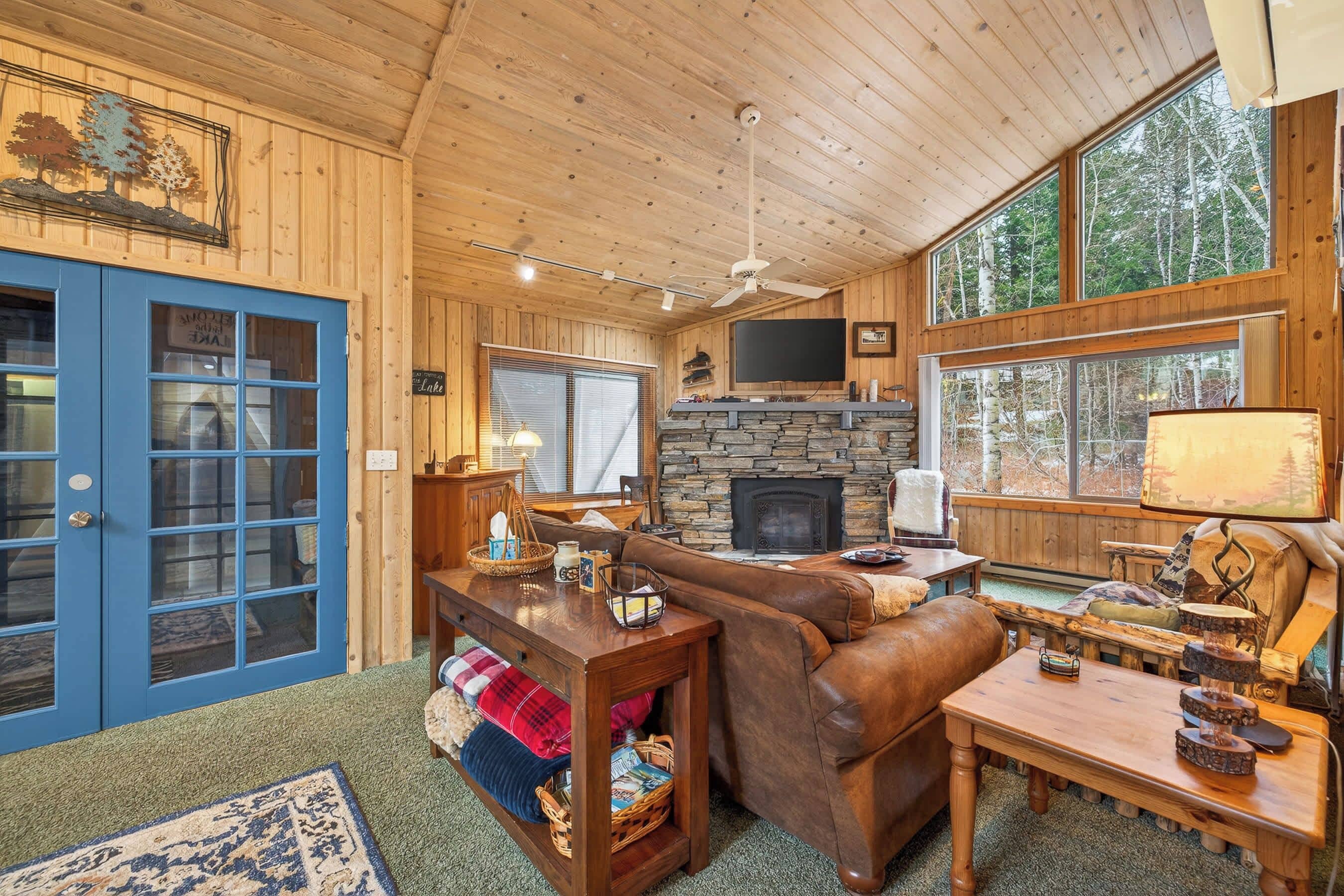 Télévision, cheminée