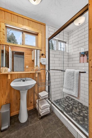 Shower - Serene Mountain Retreat with Private Beach Access (McCall)
