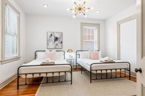 3 bedrooms, desk, iron/ironing board, free WiFi