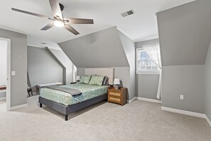 5 soveværelser, skrivebord, strygejern/strygebræt, Wi-Fi