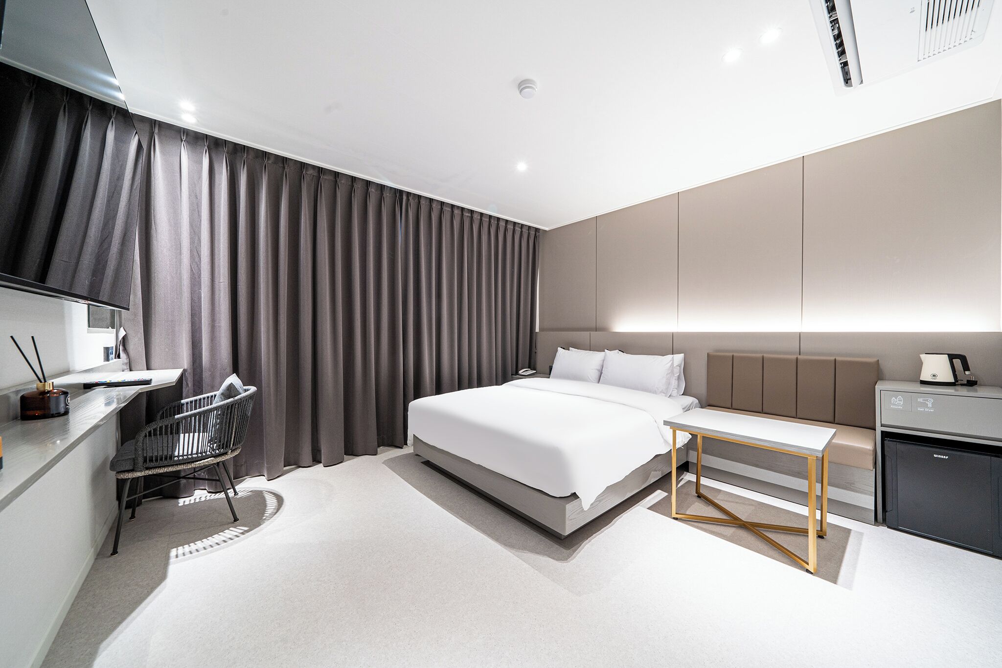 Suite, Non Smoking, City View | Desk, laptop workspace, free WiFi