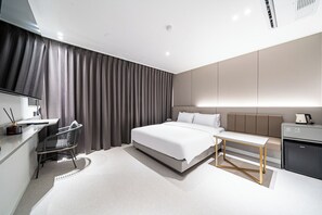 Suite, Non Smoking, City View | Desk, laptop workspace, free WiFi - Hotel Brown Dot (Daejeon)