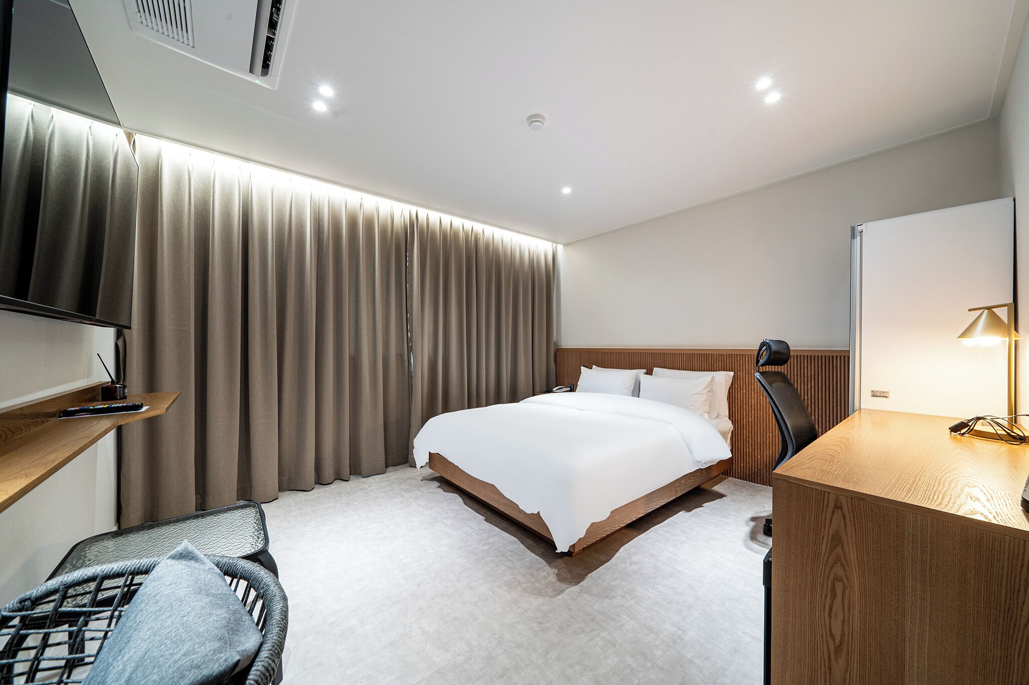 Brown Superior | Down comforters, desk, laptop workspace, free WiFi