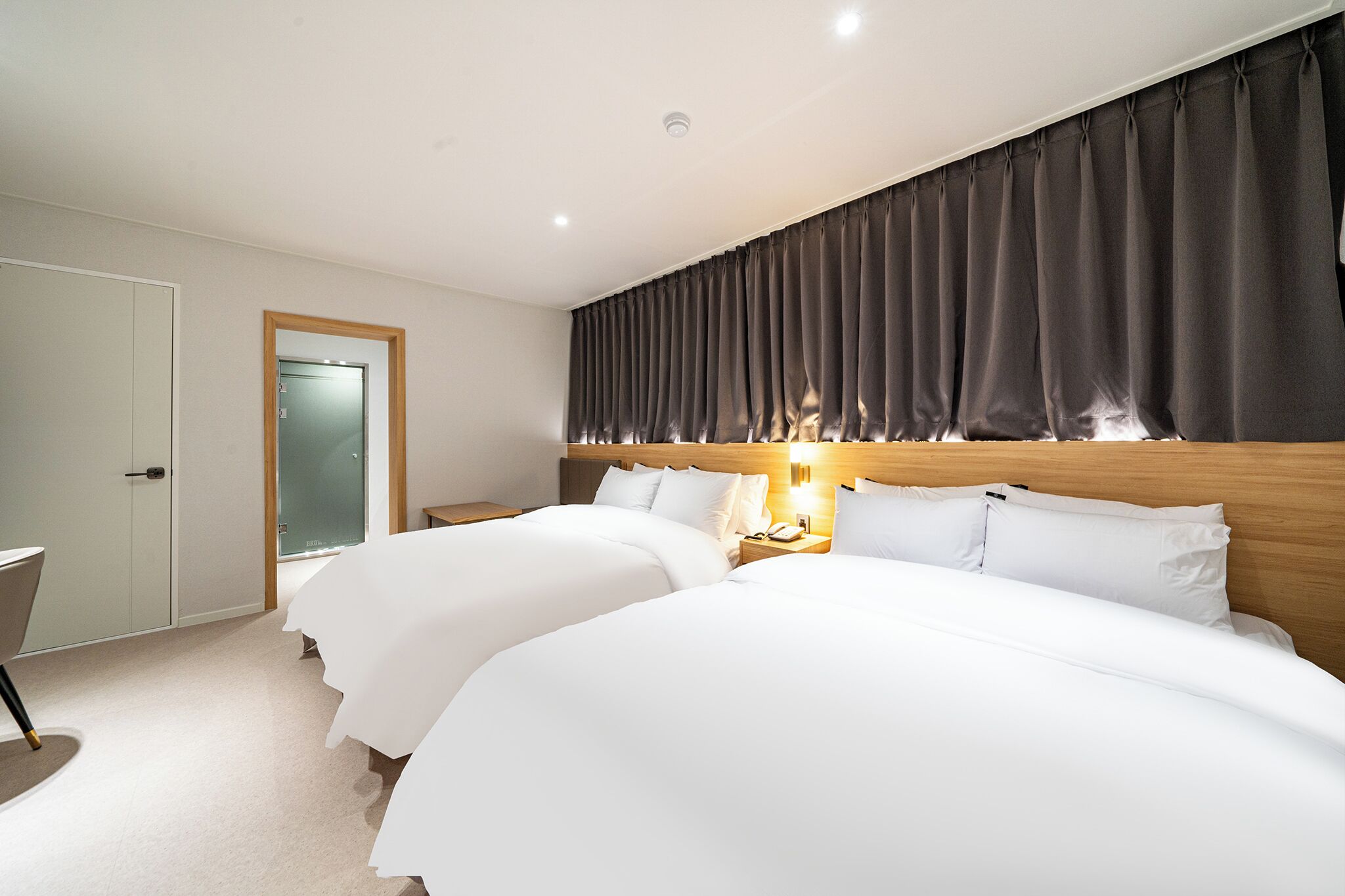 Twin Room, Non Smoking, City View | Desk, laptop workspace, free WiFi