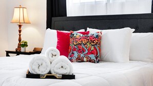 3 bedrooms, desk, iron/ironing board, WiFi - Graffiti - A Birdy Vacation Rental (San Antonio)