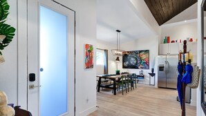 Interior - Graffiti - A Birdy Vacation Rental (San Antonio)