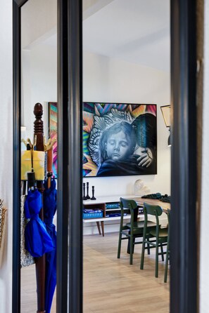 Interior - Graffiti - A Birdy Vacation Rental (San Antonio)