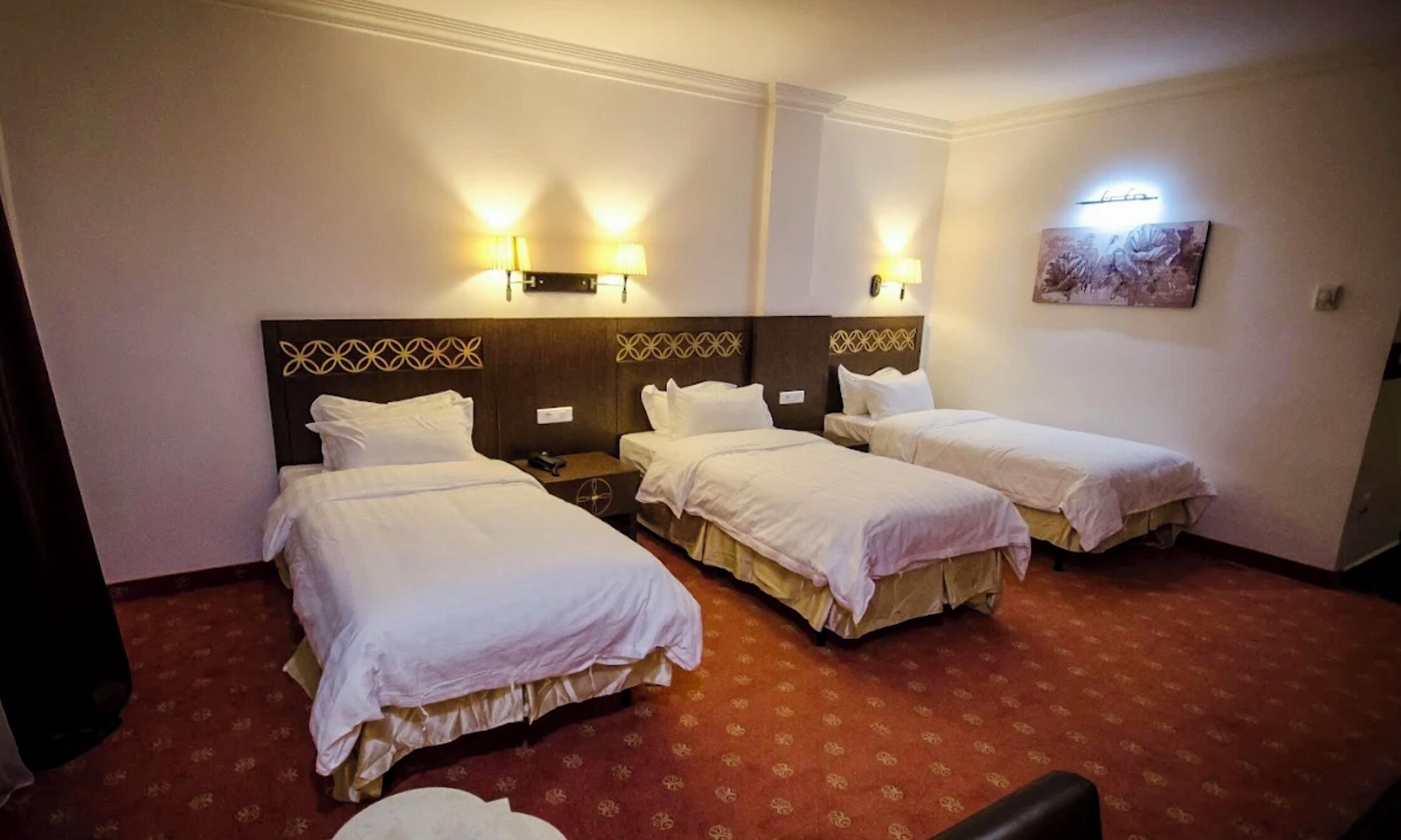 Bar mini, peti besi dalam bilik, meja, ruang kerja komputer riba 