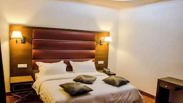 Minibar, in-room safe, desk, laptop workspace