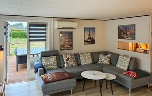 Smart TV, fireplace - Gorgeous home in Væggerløse with WiFi (Væggerløse)