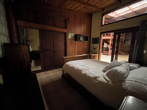 5 quartos, ferros/tábuas de passar roupa, Wi-Fi de cortesia