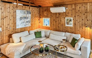 Smart TV, fireplace - Nice home in Rødvig Stevns with WiFi (Rødvig Stevns)