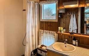 Shower - Nice home in Rødvig Stevns with WiFi (Rødvig Stevns)
