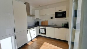 Réfrigérateur, micro-ondes, lave-vaisselle, grille-pain