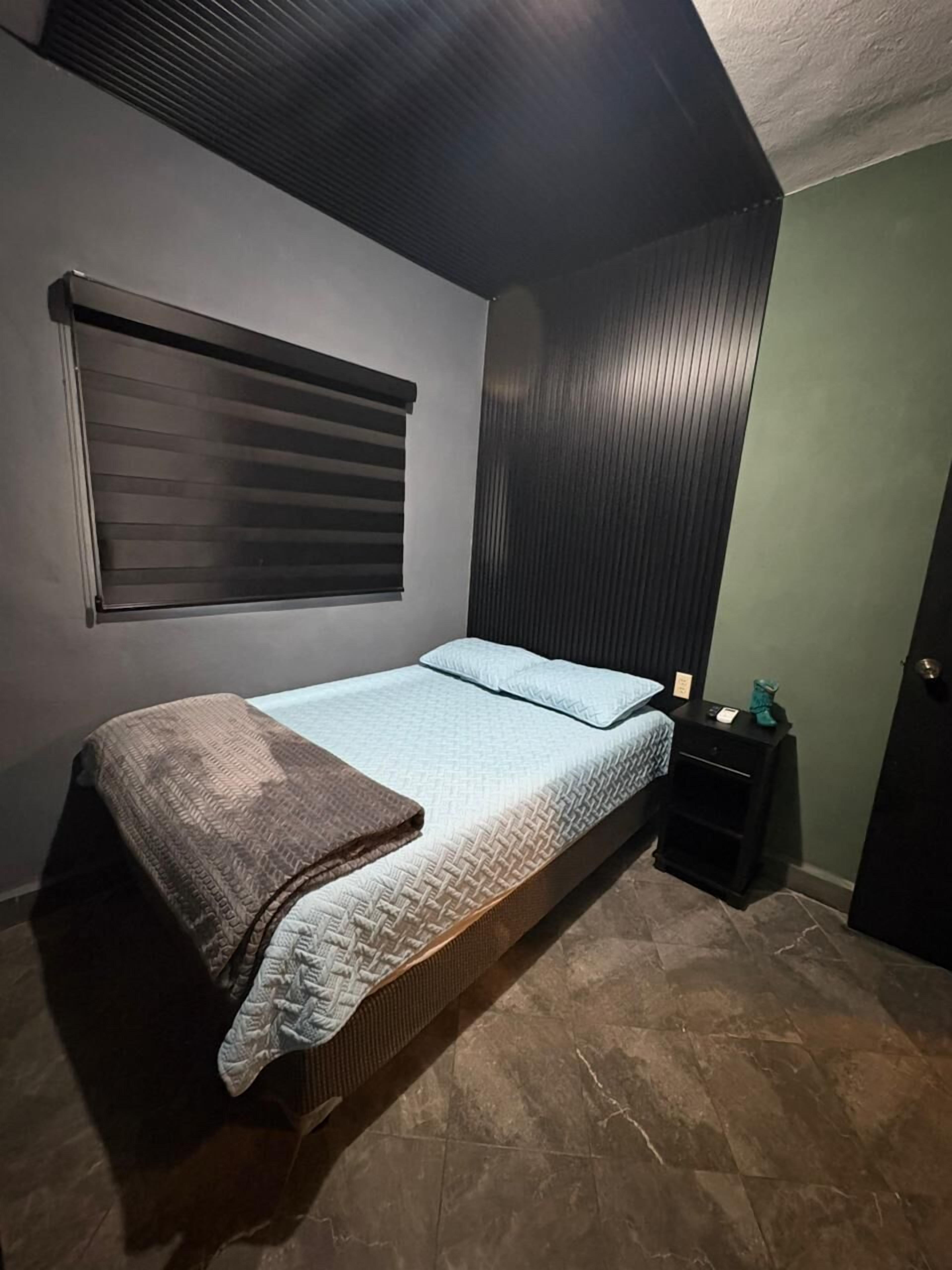 Tirai kedap cahaya, setrika/meja setrika, dan Wi-Fi gratis