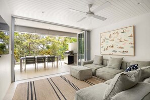 TV - Headland Views 2: Leafy Retreat (Noosa)