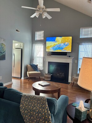 Fireplace - Pet friendly 2 bedroom home in High Point (High Point)