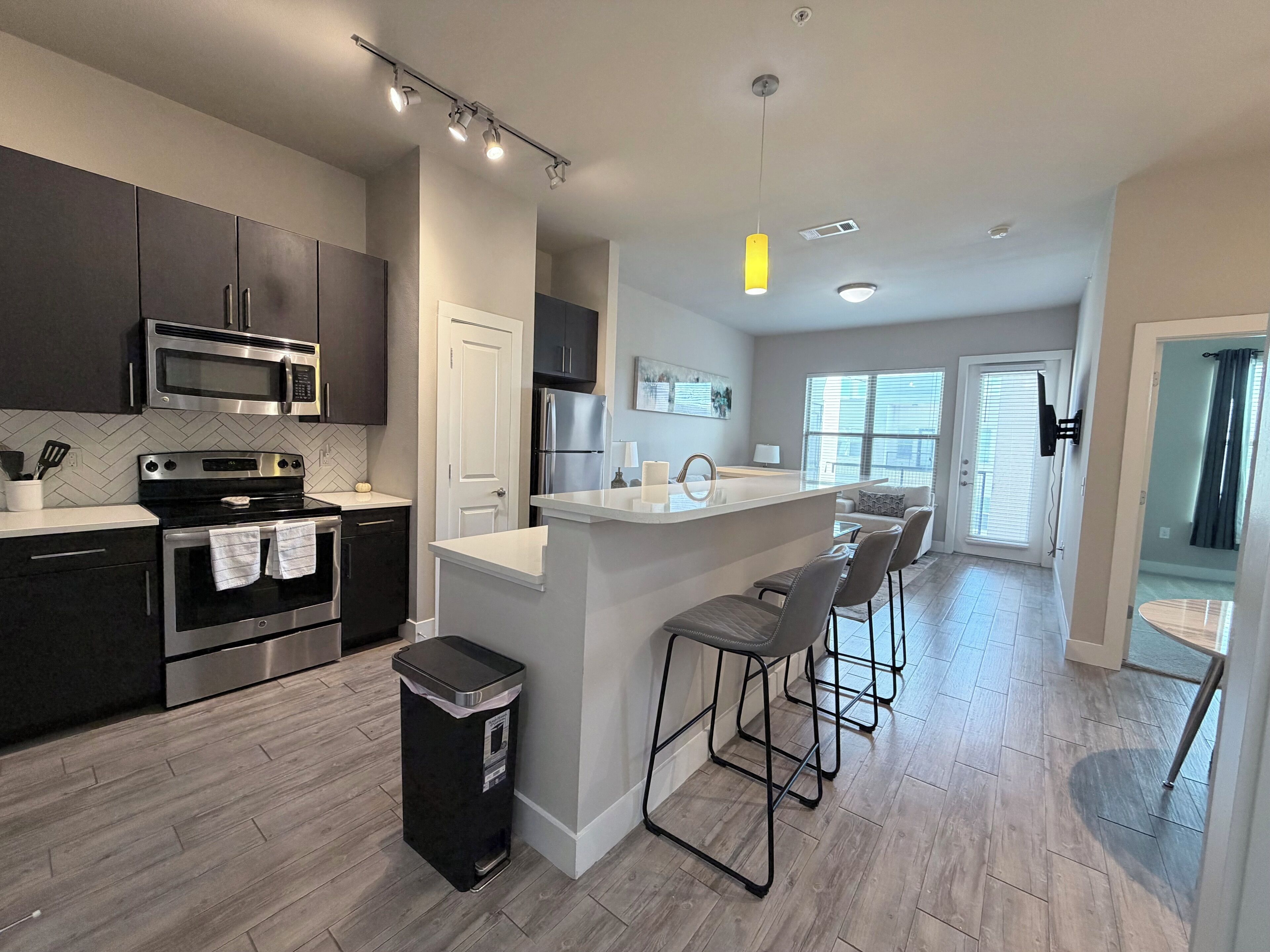 電子レンジ、オーブン、コンロ、食器洗い機