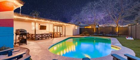 Piscina a l'aire lliure i piscina climatitzada