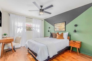 4 bedrooms, desk, iron/ironing board, travel cot - Diamond Oasis - Old Town, ASU - Heated Pool, Spa (Scottsdale)