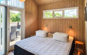 3 bedrooms, free WiFi - Gorgeous home in Tarm with sauna (Tarm)