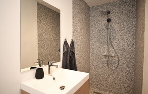 Shower - 2 bedroom beautiful apartment in Brørup (Brørup)