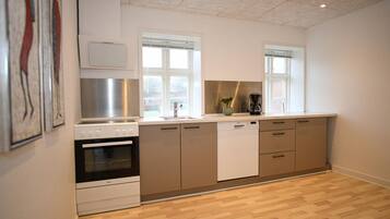 Réfrigérateur, plaque de cuisson, lave-vaisselle, cafetiÚre/bouilloire