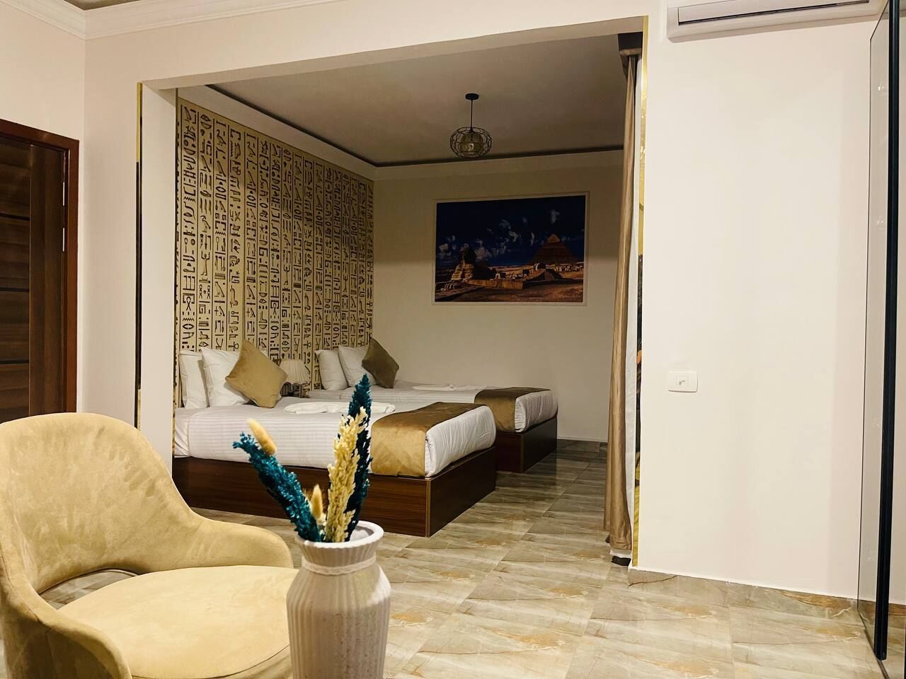 Caja de seguridad en la habitación y cortinas blackout 