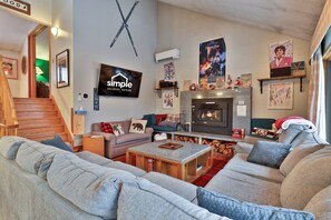 Smart TV, fireplace, offices, computer monitors - Eastwood Chalet - 4BR Killington Chalet | 4 Full Baths | Private Sauna & Hot Tub | Walk-Off Trail (Killington)