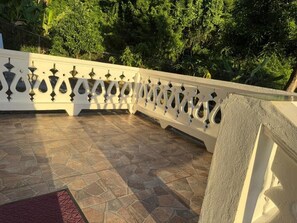 Apartament, terrassa, vistes parcials al mar | Àrea exterior de l'allotjament