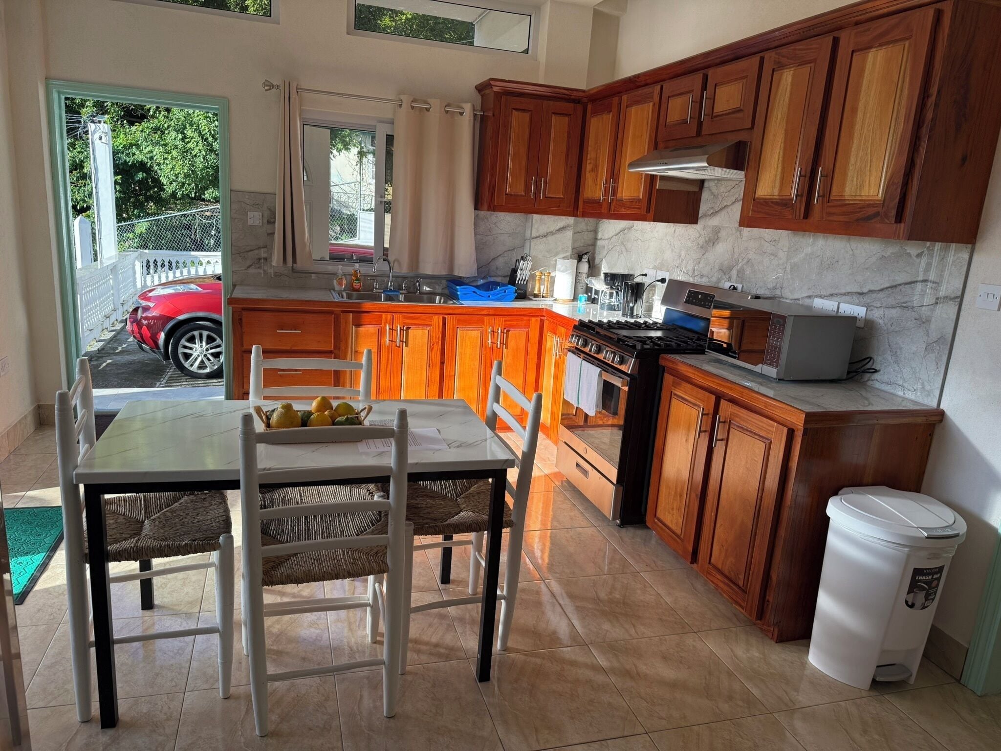 Apartment, Balcony, Partial Sea View | Private kitchen | Electric kettle, dining tables