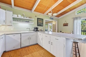 Fridge, microwave, oven, stovetop - Mountain Retreat Near Bryce Resort. Game Rm. Sleeps 11. Family and Dog Friendly! (Basye)