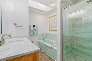 Shower, hair dryer, bidet, towels - Mountain Retreat Near Bryce Resort. Game Rm. Sleeps 11. Family and Dog Friendly! (Basye)