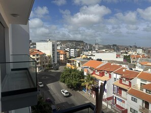 Property grounds - Peaceful 2-bedroom apartment in Praia perfect for relaxing stays (Palmarejo)