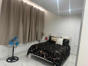 Iron/ironing board, Internet, bed sheets - Peaceful 2-bedroom apartment in Praia perfect for relaxing stays (Palmarejo)