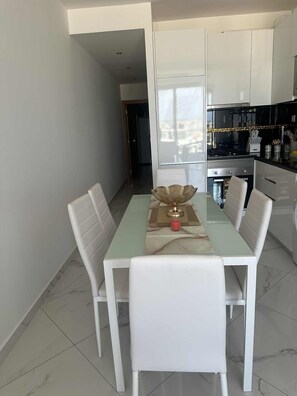 Dining - Peaceful 2-bedroom apartment in Praia perfect for relaxing stays (Palmarejo)