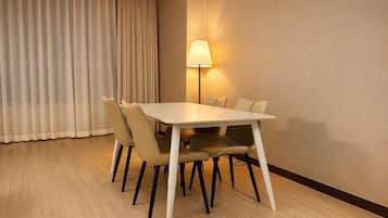 Family Room | In-room dining