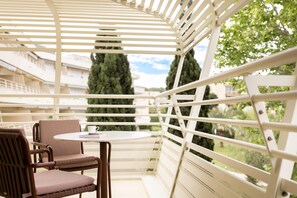 View from room - Hotel Ventura Saint-Tropez, Tapestry Collection By Hilton (Saint-Tropez)