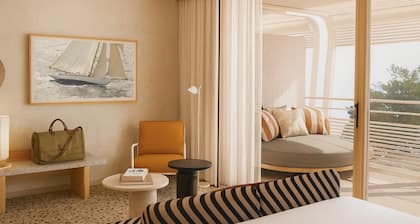 Hotel Ventura Saint-Tropez, Tapestry Collection By Hilton